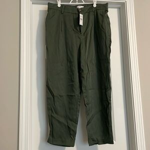NWT- LOFT size 14 crop pant